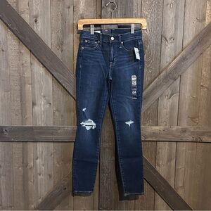 GAP True Skinny Mid-Rise Distressed Jean NWT